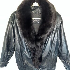 Vintage Roxciticus Genuine Leather Jacket w/ Luxurious Fur Collar -Black-